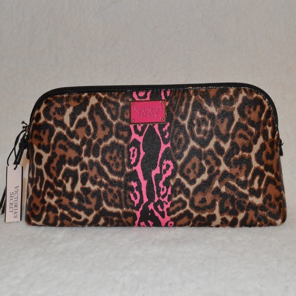 Victoria's Secret Handbags - NWT Victoria's Secret Leopard Print Cosmetic Bag